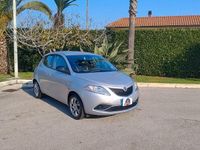 Usata Lancia Ypsilon Gold 69 CV (50 kW) 2016 Argento Utilitaria