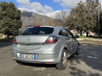 Usata Opel Astra GTC Enjoy 90 CV (66 kW) 2006 Argento Coupé