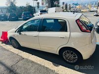 Usata Fiat Punto Lounge 69 CV (50 kW) 2013 Bianco Utilitaria