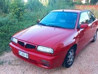 Usado Lancia Delta 103 CV (75 kW) 1998 Rojo Utilitario