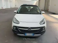 Usata Opel Adam Rocks 69 CV (50 kW) 2015 Bianco Utilitaria