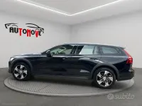 Usata Volvo V60 CC 197 CV (144 kW) 2022 Onyx black Station wagon