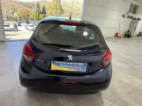 Usata Peugeot 208 Allure 75 CV (55 kW) 2017 Blu Utilitaria