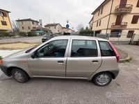 Usado Fiat Punto 54 CV (39 kW) 1999 Gris Berlina