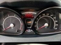 Usata Ford Fiesta 97 CV (71 kW) 2012 Bianco Utilitaria