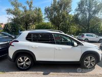 Usata Peugeot 2008 Allure 100 CV (73 kW) 2017 Bianco SUV
