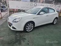Usata Alfa Romeo Giulietta Exclusive 140 CV (102 kW) 2011 Bianco Utilitaria