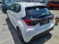 Usata Toyota Yaris Hybrid Trend 92 CV (67 kW) 2021 Bianco Berlina