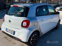 Usata Smart ForFour 71 CV (52 kW) 2015 Bianco Utilitaria