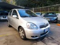Brugt Toyota Yaris Sol 65 HK (47 kW) 2004 Grå Sedan