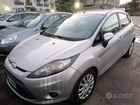 Usata Ford Fiesta Titanium 96 CV (70 kW) 2010 Grigio Utilitaria