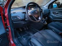 Usata Lancia Ypsilon 69 CV (50 kW) 2015 Rosso Utilitaria