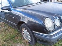 Usata Mercedes E220 Elegance 95 CV (69 kW) 1997 Nero Berlina