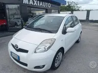 Begagnad Toyota Yaris 90 HK (66 kW) 2011 Vit Halvkombi