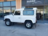 Usata Land Rover Defender SE 122 CV (89 kW) 2010 Bianco Station wagon