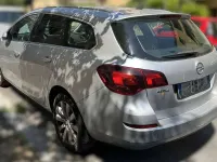 Usata Opel Astra Cosmo 110 CV (80 kW) 2012 Argento Station wagon