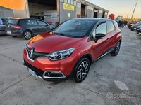 Usata Renault Captur Intens 90 CV (66 kW) 2015 Rosso SUV