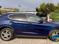 Usata Alfa Romeo Stelvio Super 209 CV (153 kW) 2017 Blu/azzurro SUV