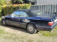 Usata Mercedes E200 136 CV (100 kW) 1994 Blu/azzurro Cabrio