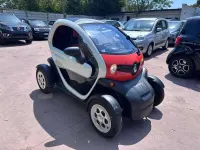 Usata Renault Twizy Life 12 kW (17 CV) 2021 Rosso e bianco Utilitaria