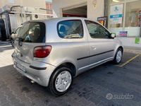 Usata Toyota Yaris 87 CV (63 kW) 2002 Grigio Utilitaria