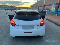 Usata Peugeot 208 75 CV (55 kW) 2022 Bianco Utilitaria