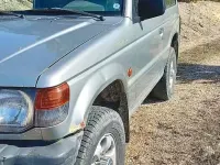 Usata Mitsubishi Pajero 100 CV (73 kW) 1987 Grigio SUV