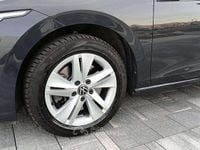 Usata VW Golf VIII Life 116 CV (85 kW) 2022 Grigio Station wagon