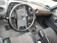 Usata Mercedes 200 122 CV (89 kW) 1982 Grigio Berlina