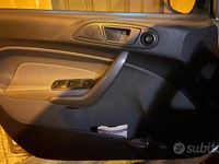 Usata Ford Fiesta 73 CV (53 kW) 2011 Grigio Utilitaria