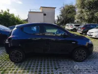 Usata Lancia Ypsilon 69 CV (50 kW) 2019 Blu Utilitaria