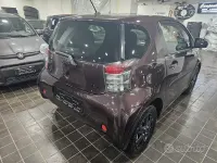 Usata Toyota iQ BlackLine 68 CV (50 kW) 2010 Viola Utilitaria