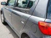 Usata Toyota Yaris 65 CV (47 kW) 2004 Grigio Berlina