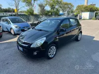 Usata Hyundai i20 Comfort 78 CV (57 kW) 2011 Nero Utilitaria