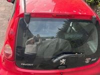 Usata Peugeot 107 Access 68 CV (50 kW) 2011 Rosso Utilitaria