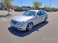 Usata Mercedes E240 AMG 177 CV (130 kW) 2002 Argento Berlina