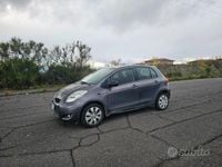 Usata Toyota Yaris 69 CV (50 kW) 2010 Grigio Utilitaria