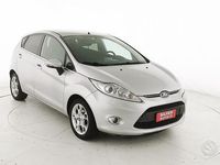 Usata Ford Fiesta 70 CV (51 kW) 2012 Grigio Utilitaria