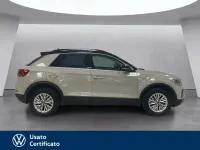 Usata VW T-Roc Life 110 CV (80 kW) 2023 Grigio / pastello SUV