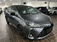 Usata Toyota Yaris Hybrid Lounge 75 CV (55 kW) 2018 Grigio moda metallizzato SUV