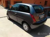 Usata Lancia Ypsilon 80 CV (58 kW) 2004 Grigio Utilitaria