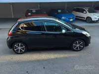 Usata Peugeot 208 Allure 82 CV (60 kW) 2017 Nero Utilitaria