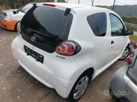 Begagnad Toyota Aygo 68 HK (50 kW) 2013 Vit Halvkombi