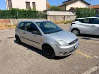 Usata Ford Fiesta 68 CV (50 kW) 2004 Grigio Utilitaria
