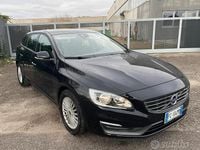 Usata Volvo V60 R-Design Momentum 115 CV (84 kW) 2016 Nero Station wagon