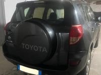 usata Toyota RAV4 gancio traino 4x4 PERFETTA 136 cv