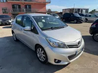 Usata Toyota Yaris Active 90 CV (66 kW) 2012 Bianco Utilitaria