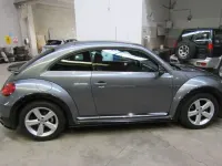 Usata VW Beetle R-line 150 CV (110 kW) 2018 Grigio scuro metallizzato Utilitaria