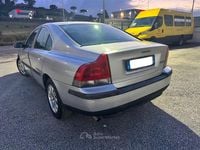 Usata Volvo S60 140 CV (102 kW) 2001 Argento Berlina