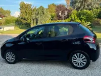 Usata Peugeot 208 Active 68 CV (50 kW) 2014 Bluazzurro Utilitaria